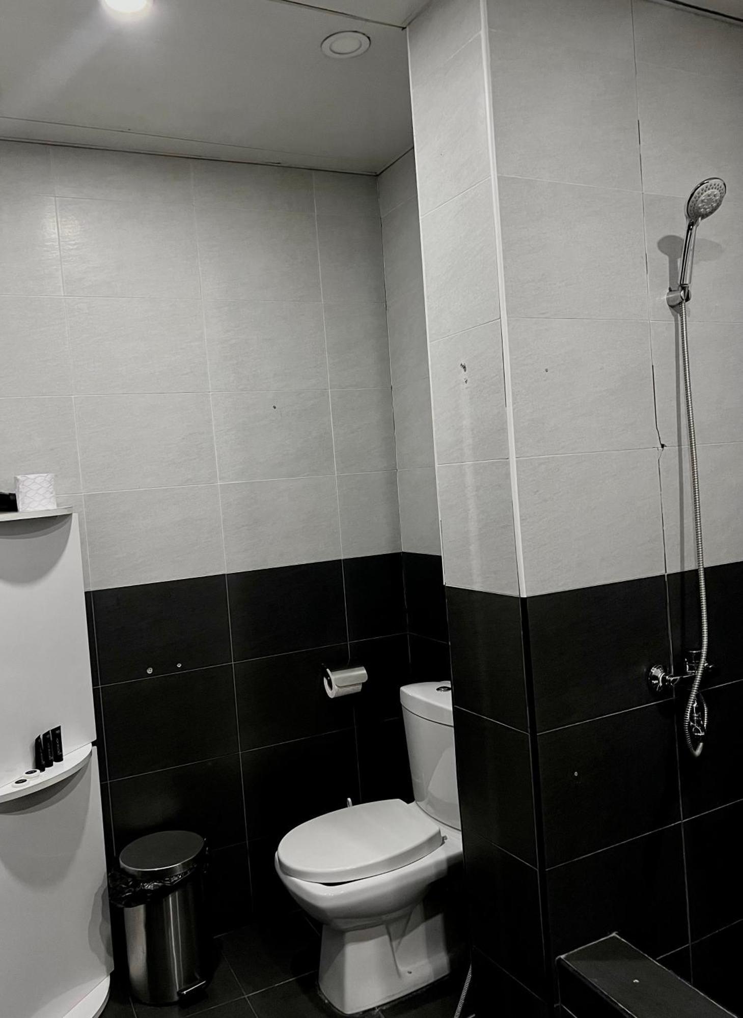 Hotel 6 Tbilisi Eksteriør billede