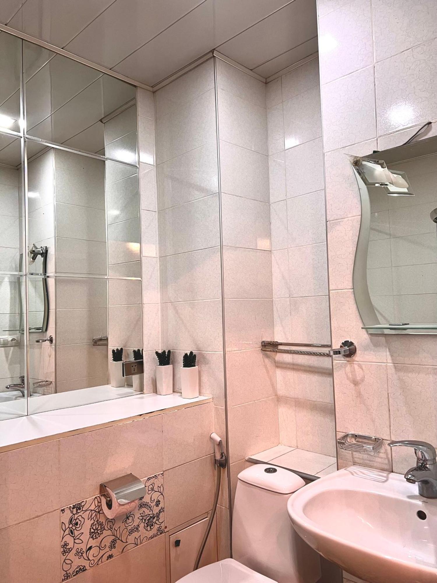Hotel 6 Tbilisi Eksteriør billede