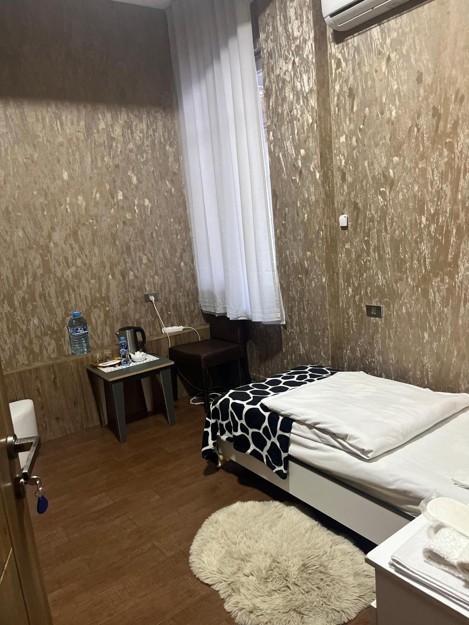 Hotel 6 Tbilisi Eksteriør billede